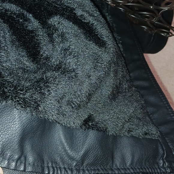 X-RAY Boy's Stand Up Collar Moto-Jacket, Faux Leather w/Sherpa Lining, - Picture 5 of 8